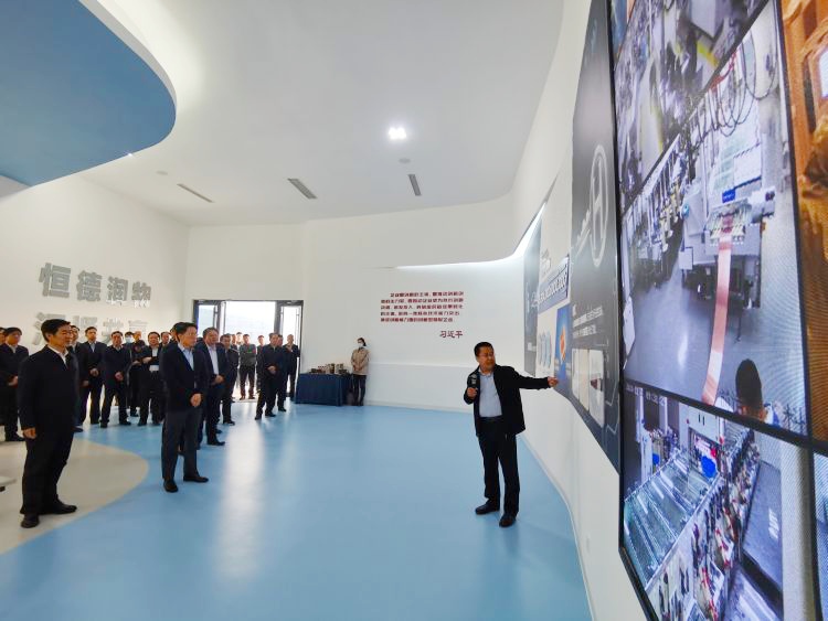 全市重大項目推進工作現(xiàn)場會現(xiàn)場觀摩新恒匯高精度蝕刻引線框架生產項目